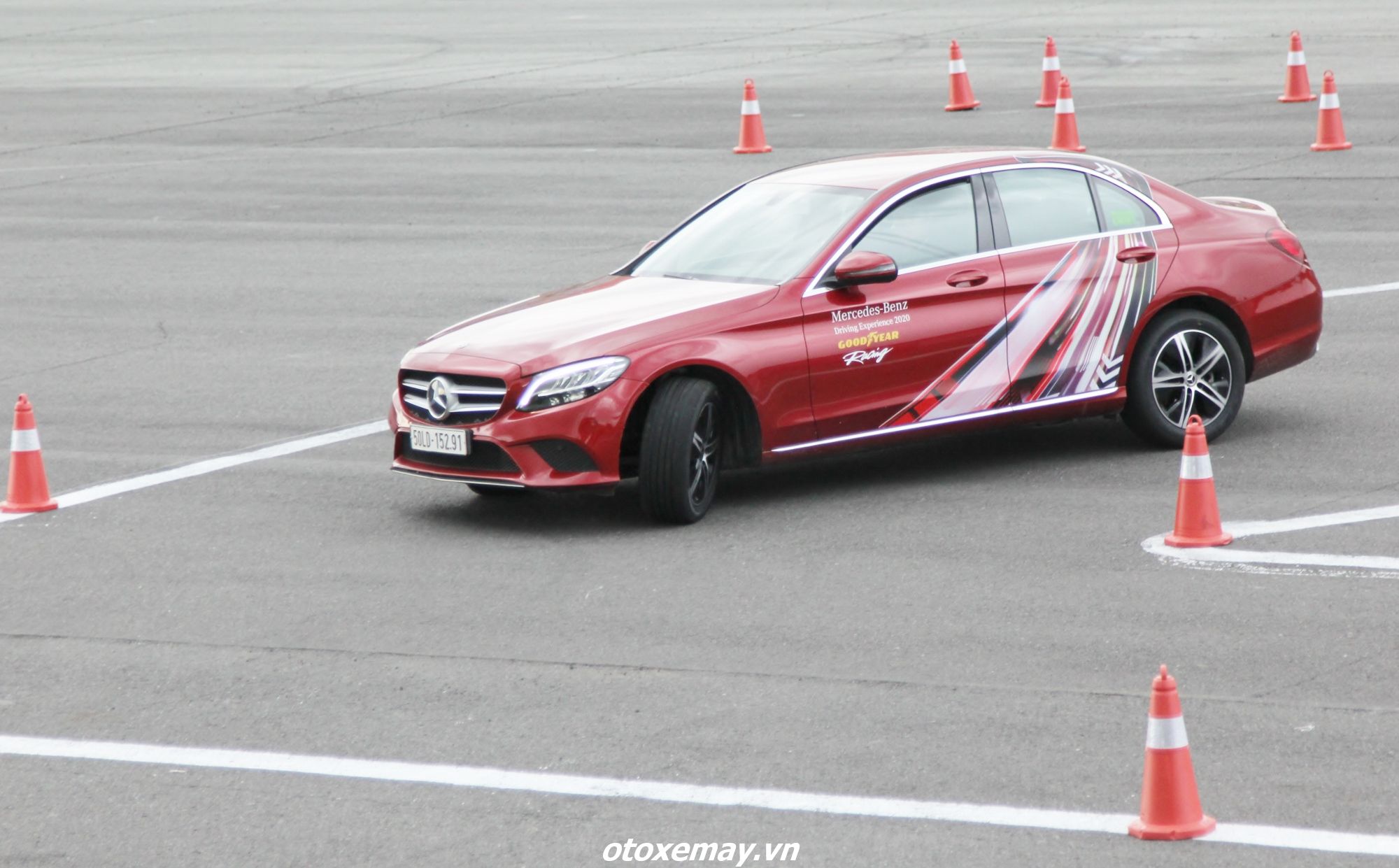 Nâng cao kỹ năng lái xe với bài “Gymkhana 25” của Mercedes-Benz dành cho tay lái Việt